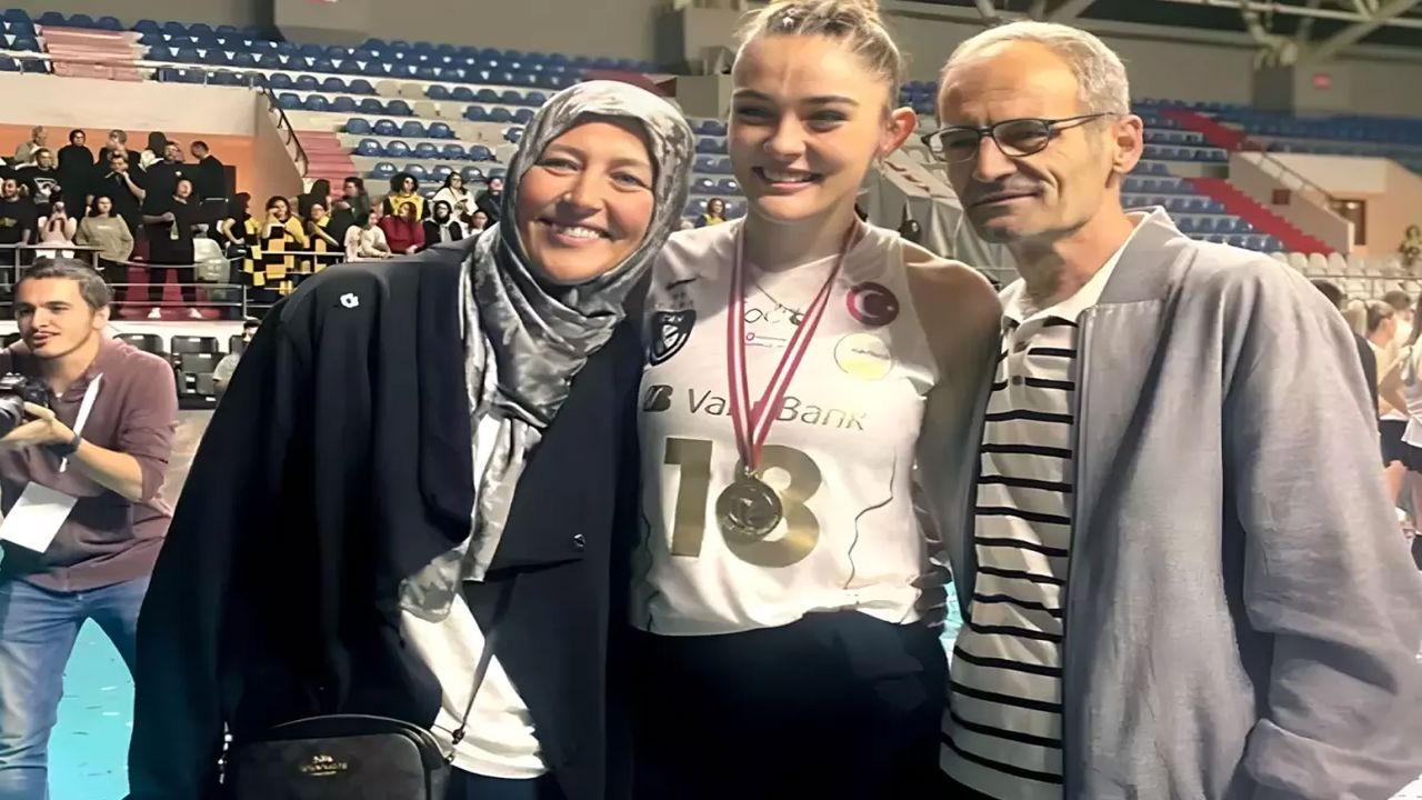 Zehra Güneş’in Unutamadığı Fakirlik Anısı: “Ailem Her Zaman Yanımdaydı”